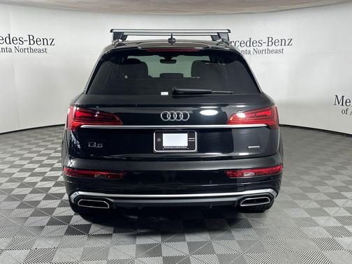 Mythos Black Metallic 2024 Audi Q5 45 S line quattro Premium