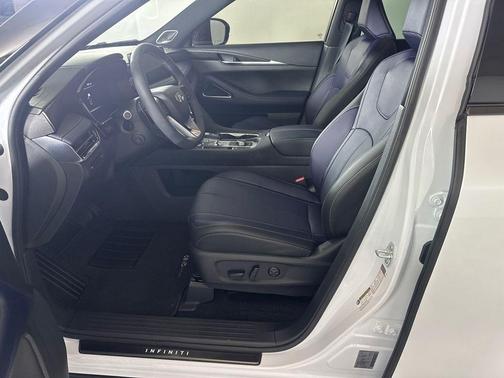 Rad Wht 2026 INFINITI QX60 SPORT