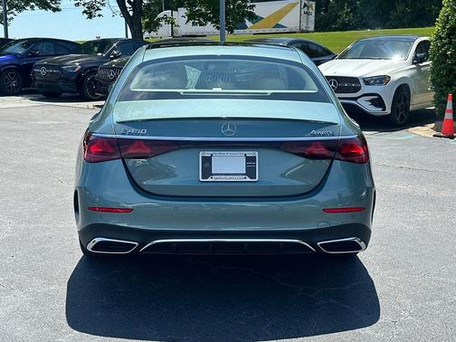 Verde 2026 Mercedes-Benz E-Class E 450 4MATIC