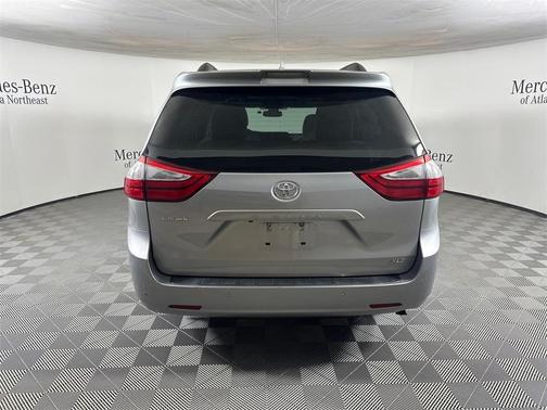 2018 Toyota Sienna XLE Premium