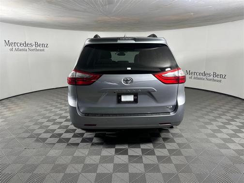 2018 Toyota Sienna XLE Premium