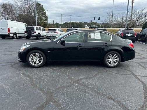 2015 INFINITI Q40 Base