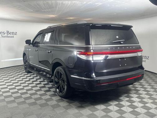 Infinite Black Metallic 2024 Lincoln Navigator L Reserve