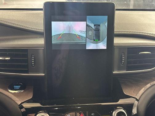 White Metallic 2022 Ford Explorer Platinum