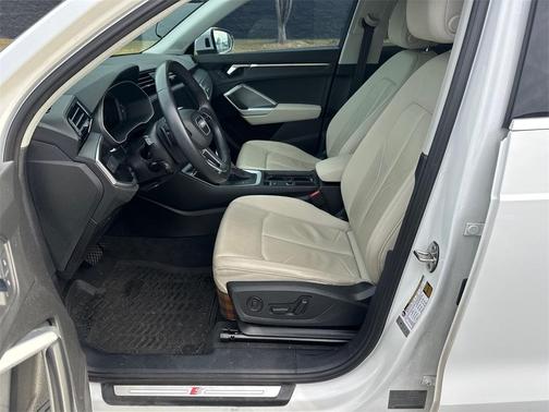 2022 Audi Q3 45 S line Premium