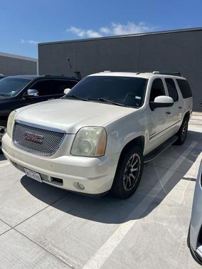 White Diamond Clearcoat 2009 GMC Yukon XL 1500 Denali