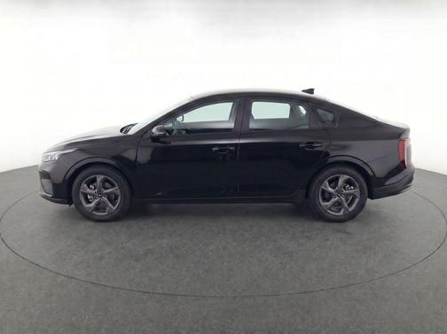 Aurora Black Pearl 2025 Kia K4