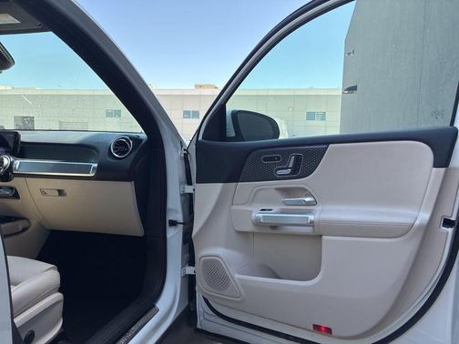 White 2025 Mercedes-Benz GLB 250 Base