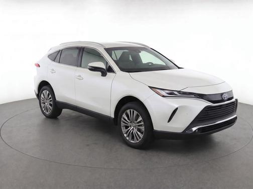 Pearl 2024 Toyota Venza XLE