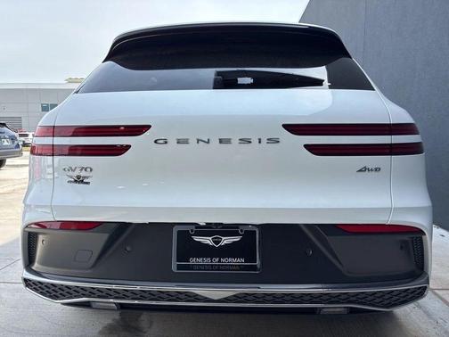 Uyuni White 2026 Genesis GV70 2.5T