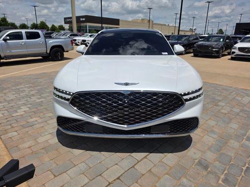 Uyuni White 2025 Genesis G90 3.5T e-SC