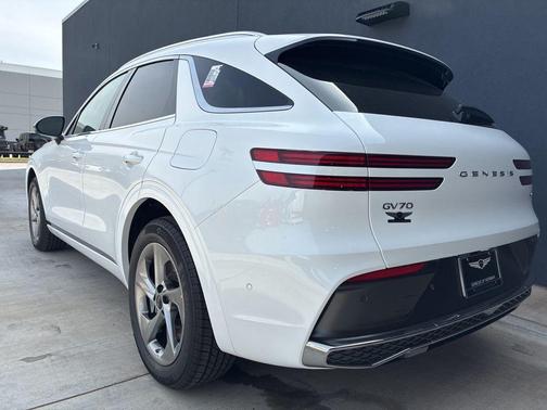 Uyuni White 2026 Genesis GV70 2.5T Advanced