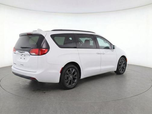Bright White Clearcoat 2020 Chrysler Pacifica Touring-L Plus