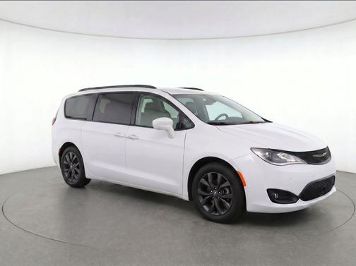 Bright White Clearcoat 2020 Chrysler Pacifica Touring-L Plus