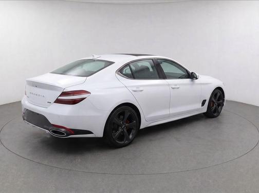 Uyuni White 2026 Genesis G70 3.3T Sport Prestige