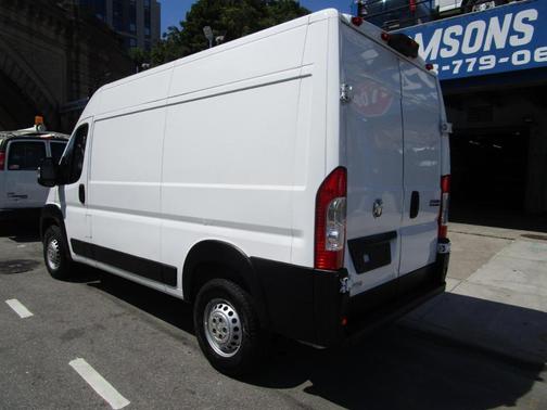 White 2024 RAM ProMaster 2500 High Roof