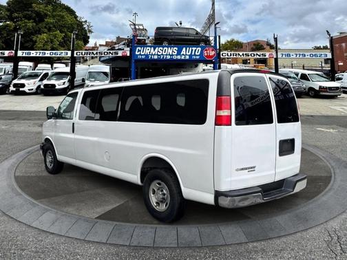 White 2008 Chevrolet Express 3500 155