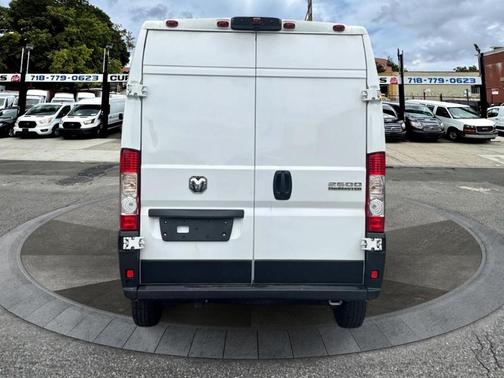 White 2024 RAM ProMaster 2500 High Roof