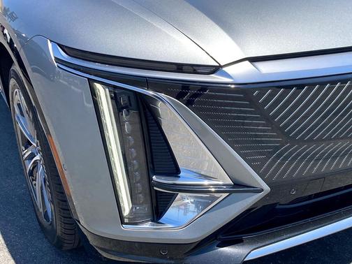Argent Silver Metallic 2024 Cadillac LYRIQ Luxury