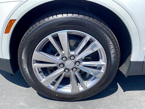 Crystal White Tricoat 2023 Cadillac XT5 Premium Luxury