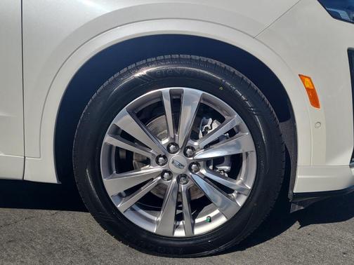 2023 Cadillac XT6 Premium Luxury FWD