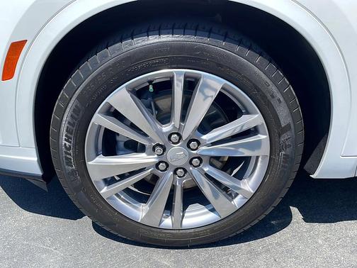 Crystal White Tricoat 2023 Cadillac XT6 Premium Luxury FWD
