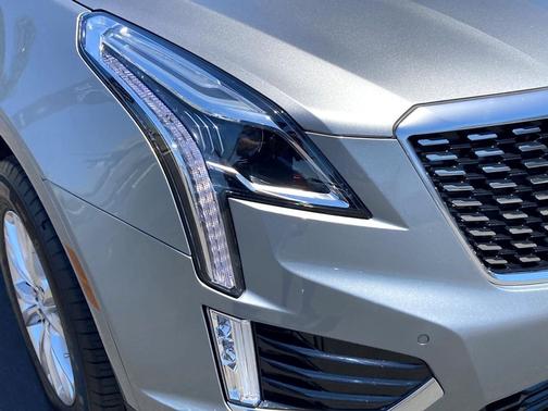 Argent Silver Metallic 2025 Cadillac XT5 Luxury