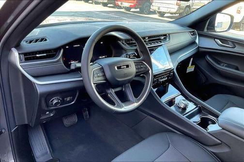 Baltic Gray Metallic Clearcoat 2025 Jeep Grand Cherokee L Laredo
