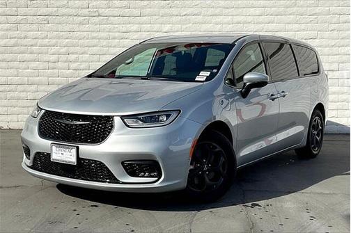 2023 Chrysler Pacifica Hybrid Touring L