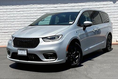 2023 Chrysler Pacifica Hybrid Touring L