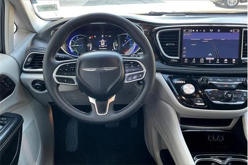 2023 Chrysler Pacifica Hybrid Limited
