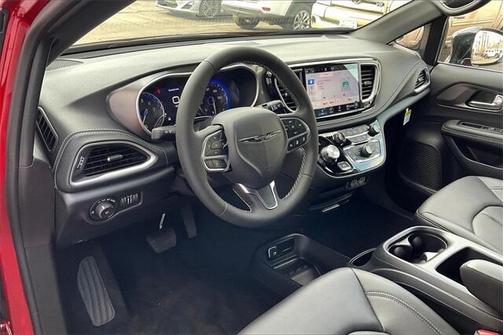2025 Chrysler Pacifica L