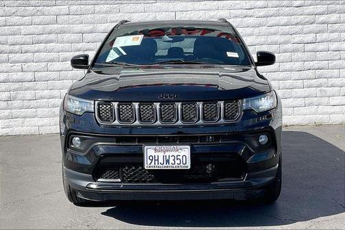 Diamond Black Crystal Pearlcoat 2023 Jeep Compass Latitude
