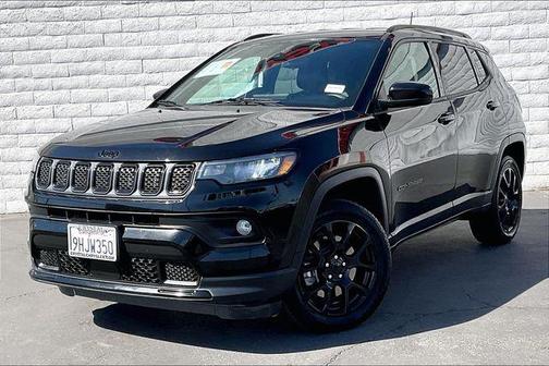 Diamond Black Crystal Pearlcoat 2023 Jeep Compass Latitude