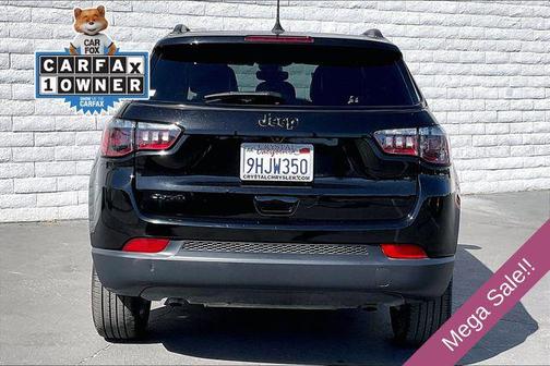 Diamond Black Crystal Pearlcoat 2023 Jeep Compass Latitude