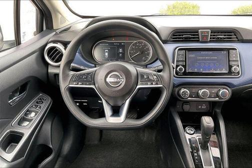 Aspen White Tricoat 2024 Nissan Versa 1.6 SV