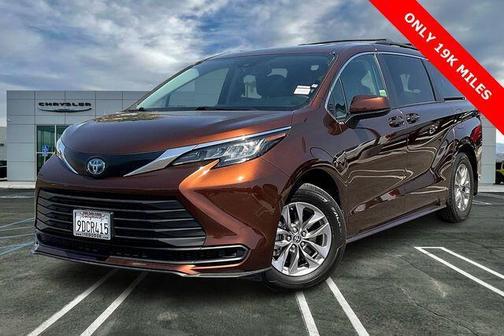 2022 Toyota Sienna LE