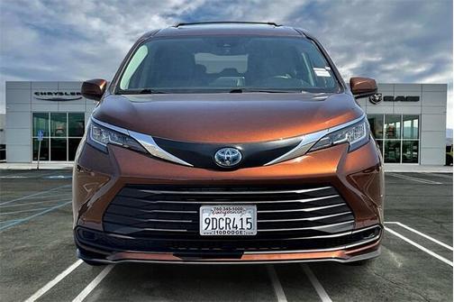 2022 Toyota Sienna LE