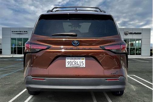 2022 Toyota Sienna LE