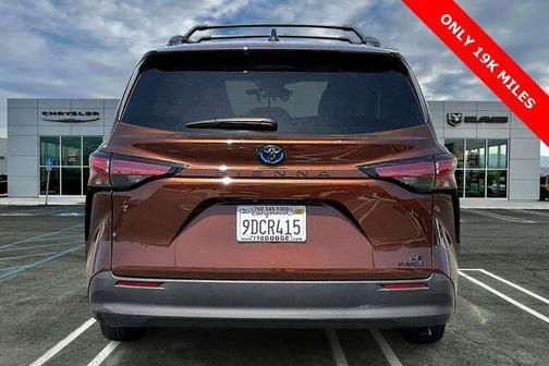 2022 Toyota Sienna LE