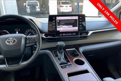 2022 Toyota Sienna LE