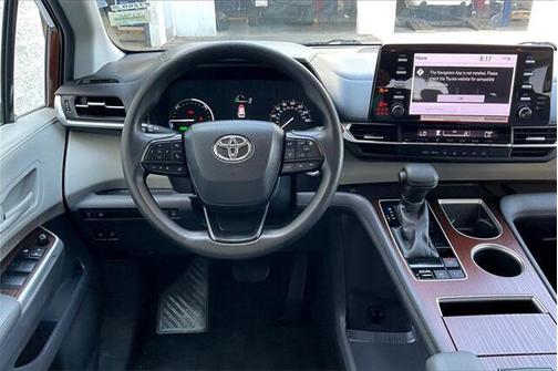 2022 Toyota Sienna LE