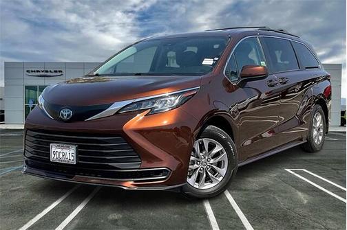 2022 Toyota Sienna LE