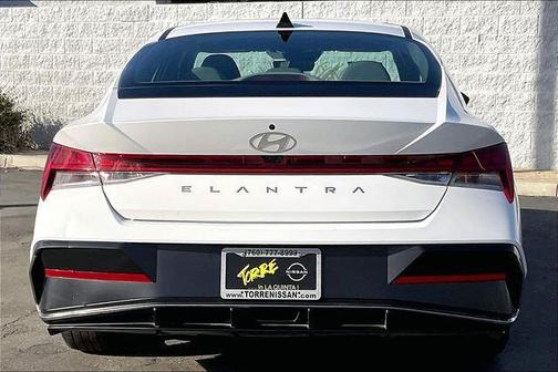 2025 Hyundai ELANTRA SEL