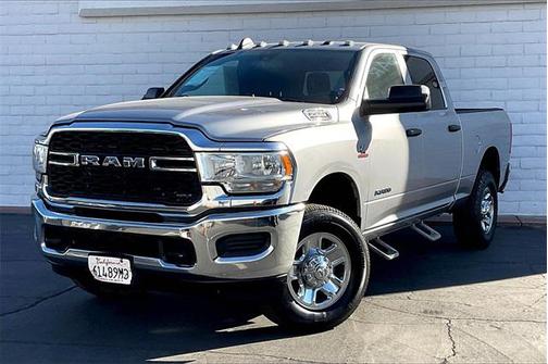 2022 RAM 3500 Tradesman Crew Cab 4x4 6'4' Box