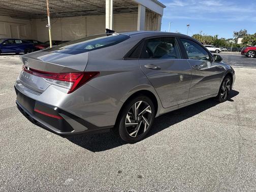 2025 Hyundai ELANTRA HEV Limited