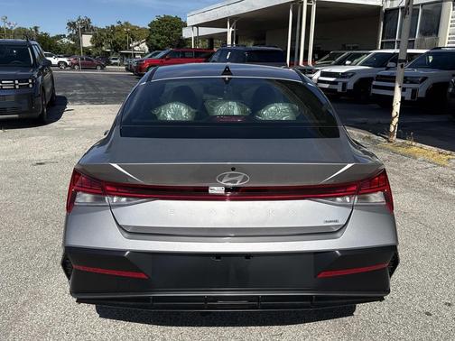 2025 Hyundai ELANTRA HEV Limited