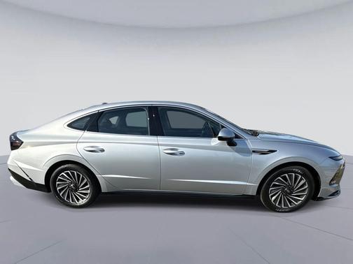 2024 Hyundai SONATA Hybrid SE