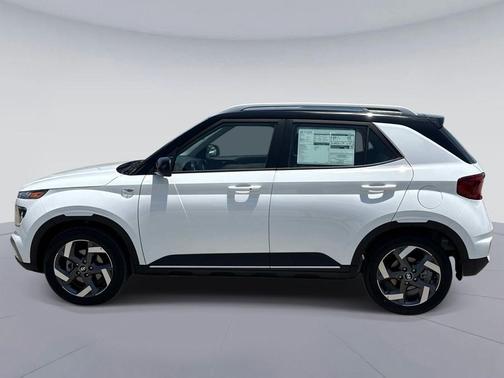 Lunar White w/Black Roof 2026 Hyundai VENUE SEL w/Two-Tone Roof