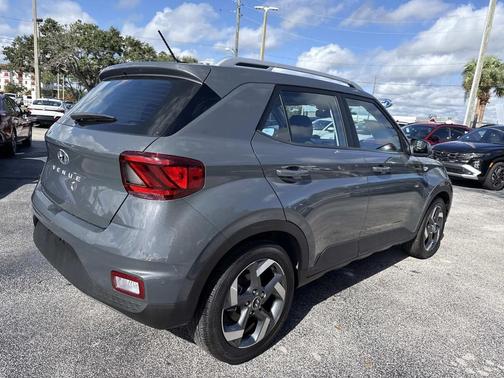 2025 Hyundai VENUE SEL